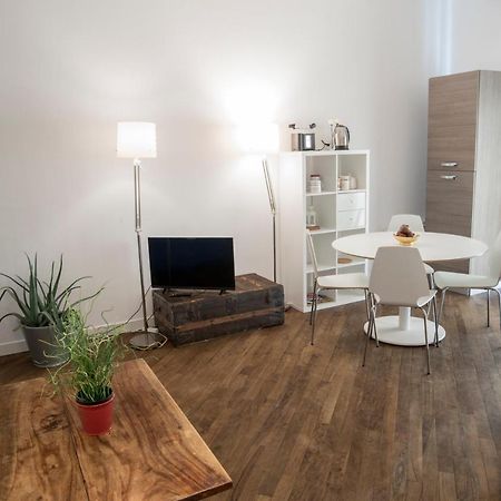Renovated Flat Near Duomo - Lamarmora Apartment Milan Bagian luar foto